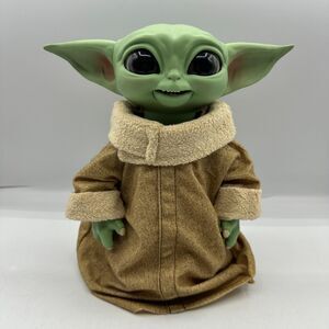 VIDEO Star Wars The Child Animatronic Sound Motion Baby Yoda Grogu Mandalorian